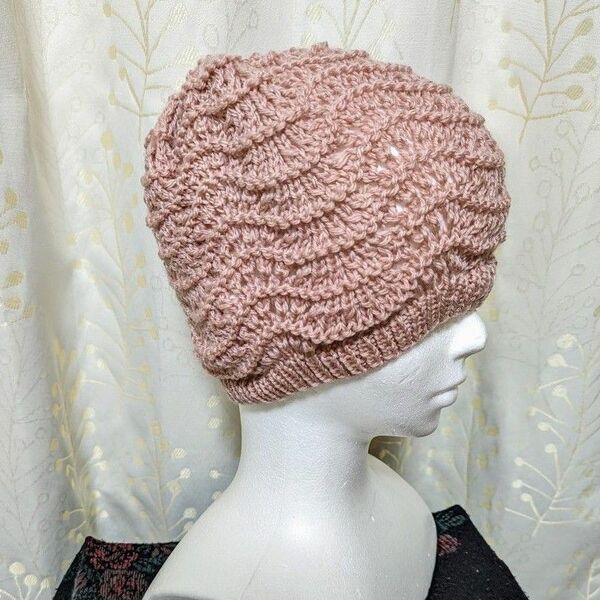 手編みの帽子（くすみピンクの模様編み）