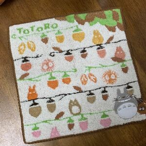 となりのトトロ　トトロ　TOTORO まっくろくろすけ　タオル　ハンカチ 美品　キャラクターグッズ　どんぐり共和国　ジブリ　宮崎駿