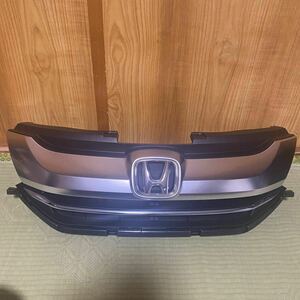 新車外し　美品　Honda Grace Hybrid 前期型GM4 GM5 純正　Front Grill フロント　グリル　ホンダ　グレイス　ハイブリッド