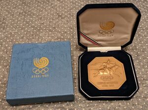 1988年 韓国 ソウルオリンピック XXIVTH OLYMPIAD 開催記念メダル 八角形 馬射戯 保管品 メダル ソウル