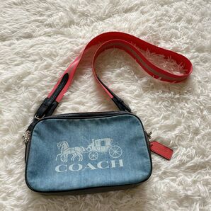 美品　COACH ショルダーバッグ 斜め掛け　デニム　 コーチ　ロゴプリント　カメラバッグ　ホースロゴ