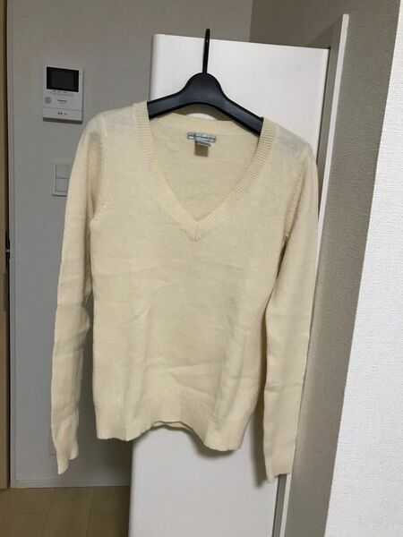 GAP クリーム色　セーター　Ｖネック　Mサイズ