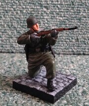 1/35 童友社 DRAGON ドラゴン コンバットフィギュア 第2弾 017 ドイツ陸軍 防寒服兵士 ライフル 片膝 ミリタリー AFV ジオラマ 等に_画像1