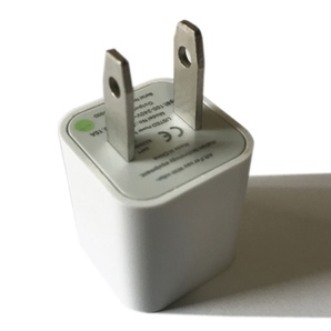 送料無料 ACアダプター 白 小型 USBタイプAの画像1