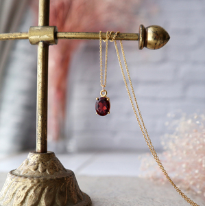 [14 кгф] Одно зерновое ожерелье из Граната Мозамбика (овальный срез аспекта) * Январь -родительный камень