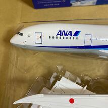 ■ANA公式 1/200 ANA B787-8 スナップフィットモデル We Fly 1st,787【中古品】■ _画像5