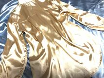 ☆超つるつる強光沢セット☆ 全身つるつるサテンコーデ☆てろてろ艶々サテンブラウス×PUレザーゴールドメタリックタイトスカート☆フェチ_画像7
