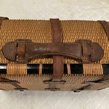 大正時代.昭和時代.初期のレトロな柳行李です.横幅.約55cm.縦.約40.8cm.厚さ.約16cm.重さ.約1.8kgです。_画像3