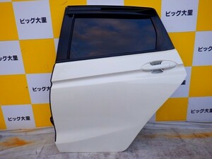 ホンダ フィット リアドア　左　H28　GP5　67550-TAR-306ZZ　オートモーティブM2P3