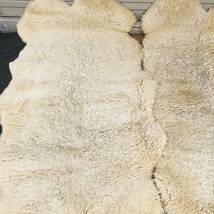 1SA14 Bowron 社 ボーロン 羊毛 ムートン ラグ ラグマット 2つ 170×110cm ラムスキン インテリア 中古 汚れ有り_画像2