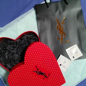 (期間限定お値下げします)☆イヴサンローラン☆　ブラン・クチュールサンプル＆ハート型箱＆紙袋