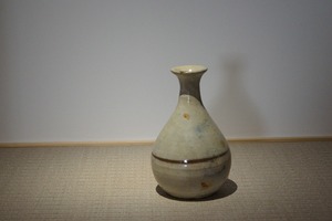 琉球 壺屋焼 白釉徳利 （19～20世紀）