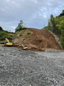 竹林土　畑の表土、法面成形など、積み込み、値段及び運搬に関しては落札後に応談致します。