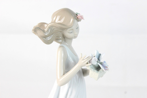 【ト福】LLADRO リヤドロ 少女花蝶 「私の宝物」 フィギュリン 箱付き 陶器人形 置物 アンティーク LBZ01LLL65