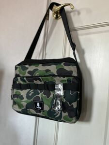 新品 A BATHING APE ショルダーバッグ＆カラビナ BAPECAMO ミリタリー カモフラ 迷彩デザイン サイズH23.5×W33×D8.5cm