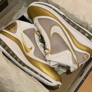 LEBRON 7 QS "CHINA MOON" CU5646-100 （ホワイト/ゴールド）