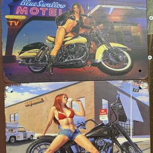 2枚 新品 壁掛けプレート バイカー バイク女子 アメリカン ビキニ美女 セクシーガール メタルパネル 壁飾り インテリア ブリキ看板ポスター