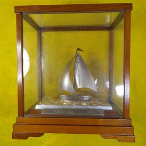 刻印SILVER EP　President Cup 1985　ガラスケース入りヨット　シルバーメッキ　帆船　オブジェ　置物　銀メッキ　オブジェ　インテリア