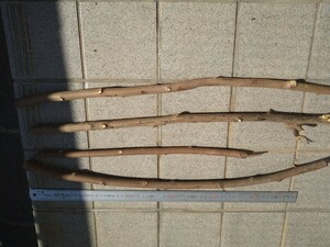 大工道具、グミの木玄能の柄に細い4本