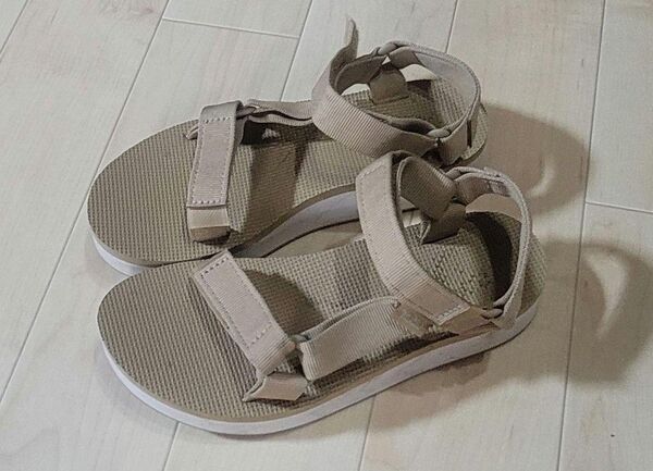 Teva ミッドフォーム 23cm ベージュ