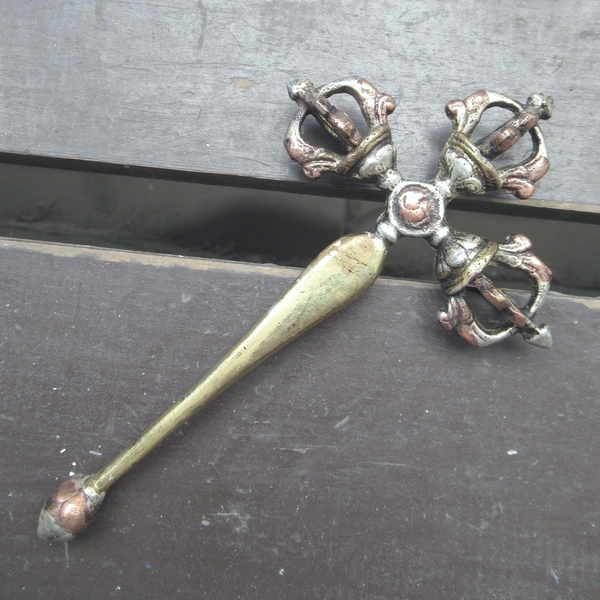 真鍮・銅・白銅製 プルパ ヴァジュラ・キーラ 13.6センチ 密教法具