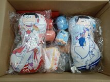 【未検品】おそ松さん グッズ 約6.6キロ まとめ売り 未開封・開封混在 缶バッジ/ぬいマス/クッション 他 [7-3] No.9559_画像7