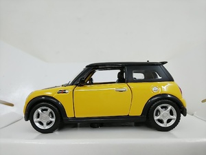 ■ BMW Group特注　マイスト社製 1/43 MINI COOPER S イエロー×黒 ミニクーパー プルバックミニカー　チョロQもどき