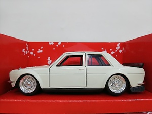 ■ Jada Toysジャダトイズ JDM TUNERS 1/32 1973 DATSUN 510 ワイドボディ アイボリー？ ダットサン ダイキャストモデルミニカー