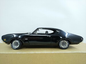 ■ ERTLアーテル AMERICAN MUSCLE 1/18 1969 Oldsmobile Cutlass 442 W-30 ブラック×ホワイト オールズモビル ダイキャストミニカー