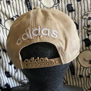 洗濯済!!めちゃかっこいいキャップ[adidas アディダス]ベージュカラー/スナップバック/帽子CAP/フリーサイズ(57-60cm)ユニセックス仕様♪の画像1