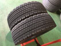 x992-4-1A ☆235/70R17.5 BS W970 中古2本♪ 2022年製 ブリヂストン スタッドレスタイヤ 残溝10ｍｍ♪ k70_画像1