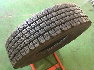 s040-4-1 ☆225/90R17.5 BS W910 中古1本のみ！ ブリヂストン 中古スタッドレス 2021年製♪ スペア用に K35