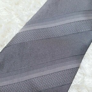 送料無料★Y1227 ネクタイ レギュラータイ 絹 シルク100% グレー系 ストライプ柄 高級 上質 日本製 スーツ 小物 メンズ