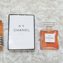 Y1238 古い香水 まとめて5本 レトロ NINA RICCI Christian Dior CHANEL HONGKONG GIRL ニナリッチ クリスチャンディオール シャネル 箱あり_画像7