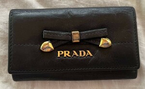 PRADA プラダ キーケース ブラック　リボン　高級タイプ