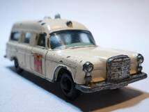 40160 MATCHBOX/マッチボックス No.3 Mercedes-Benz（Binz）Ambulance メルセデスベンツ アンビュランス 救急車 英国製 旧ホイール 当時物_画像1