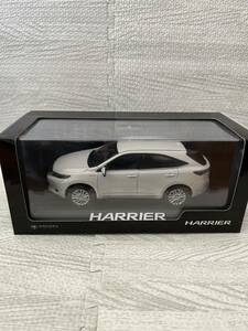 1/30 トヨタ 新型ハリアー ハイブリッド HARRIER 前期 カラーサンプル ミニカー 非売品　ホワイトパールクリスタルシャイン