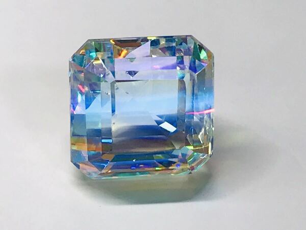 虹色 天然 ミスティッククオーツ 65.60Ct mystic quartz ブラジル産 宝石 ルース 鑑別付き gemustone loose