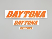 デイトナ 21268 DAYTONA ステッカー 白/オレンジ(文字) 150mm×30mm 角ステッカー ロゴ シール_画像3