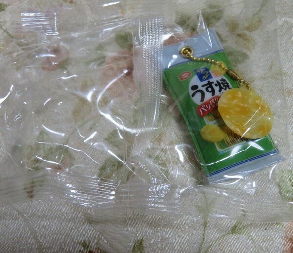 ガチャ　食玩　ミニチュア　亀田製菓　うす焼き　チャーム