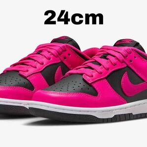 ナイキ ウィメンズ ダンク ロー フィアスピンク/ブラック/ファイヤーベリー 24cm Nike WMNS Dunk Low Fierce Pink/Black/Fireberry