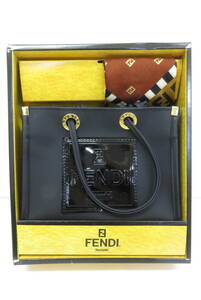 15613 上601-390　ポーチ セット　フェンディ　ミニバッグ　ブラック 黒　ハンカチ　FENDI　ファッション小物　ヤ60