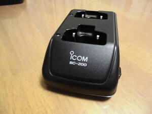 ICOM アイコム　トランシーバー充電器　BC-200　連結型2口充電器　IC4300で使用（中古品、動作確認済）