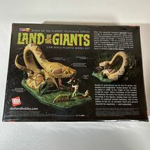 LAND OF THE GIANTS 1/48 プラモデル 巨人の惑星 大蛇との戦い（巨大な蛇との死闘） ドール＆ホビー DH1816 保管品 ビニール破れあり_画像2