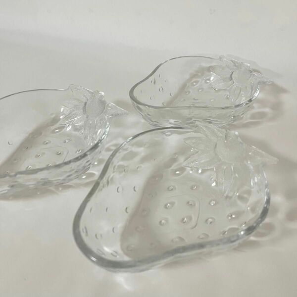 いちご　ガラス　器　3個セット ガラス皿 デザート皿