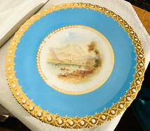 １８４０年代 　　ミントンのカラフルなハンドペイントミントンブルーセーブルスタイルスコットランドハイランド風景パターンの飾り皿_画像7