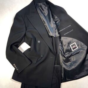 新品 定価3.9万円【サイズBE4 M★Kanebo礼服】4Bダブルスーツ黒フォーマル 背抜きノーベンツ 2タック アジャスター