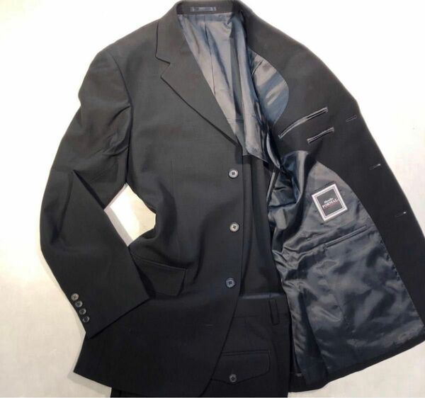 新品【サイズYA7 XL★カネボウ 礼服】3Bシングルスーツ ブラックフォーマル 漆黒 背抜き 2タック 冠婚葬祭 アジャスター