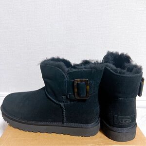 新品　UGG アグ　ミニ ベイリー ファッション バックル ブーツ 黒 ブラック 23cm