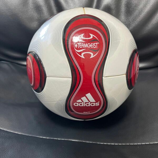 チームガイスト adidas サッカーボール 公式球 ワールドカップ アディダス　フィナーレ